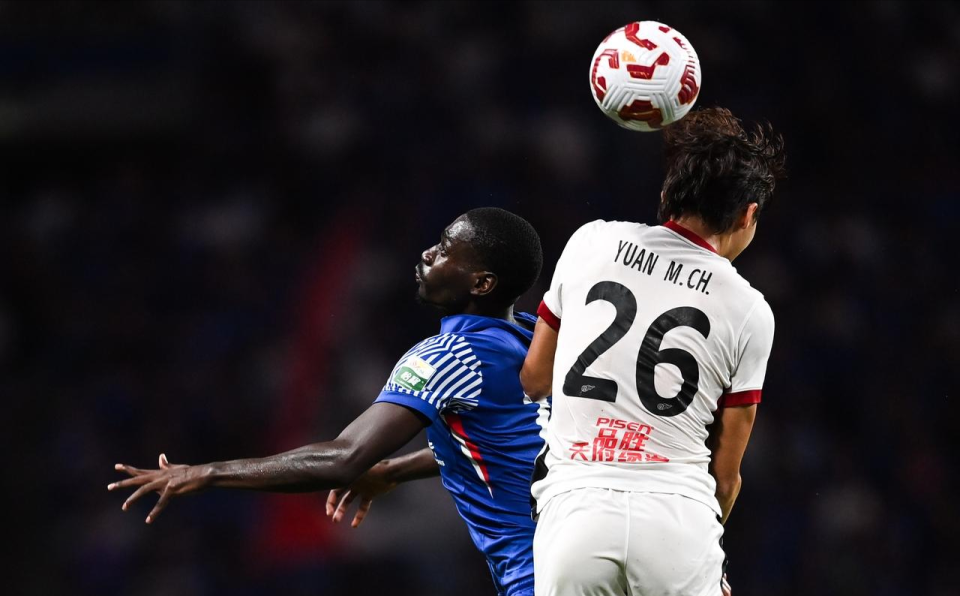 员跟某位穿, 一团浆糊一, 个外援前锋 员跟某位穿, 一团浆糊一, 个外援前锋