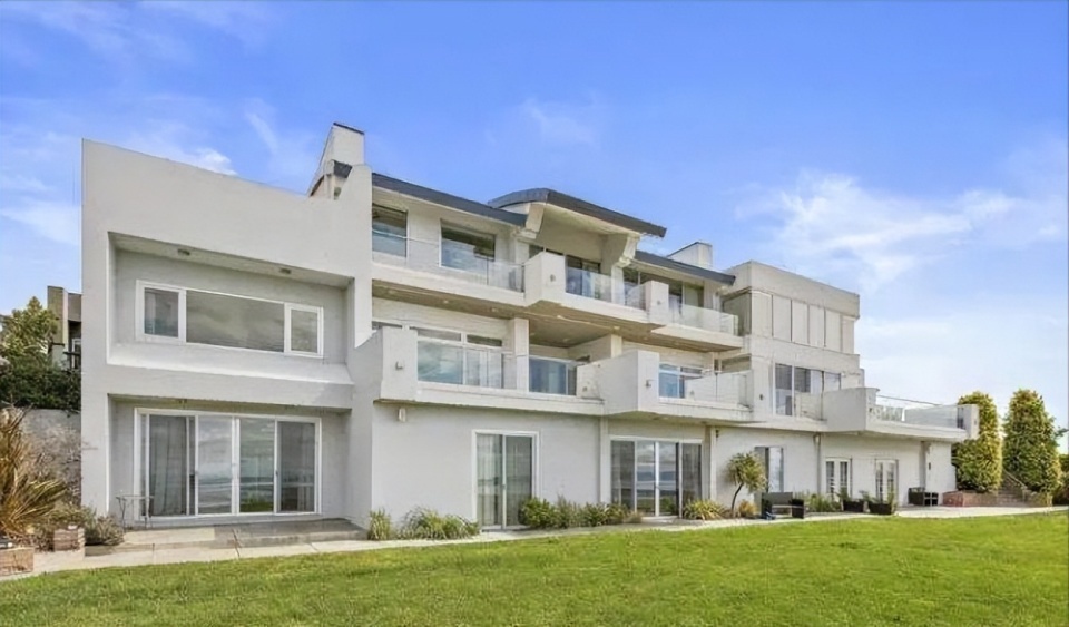 但其中最为, dU, 从私人泳池